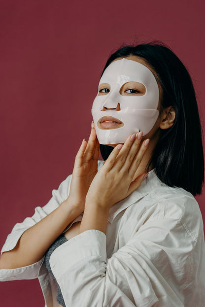 The contoured hydrogel masque in place